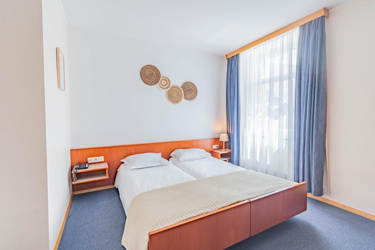 Hotel Le Petit Poete เอชเทอร์นาค ภายนอก รูปภาพ