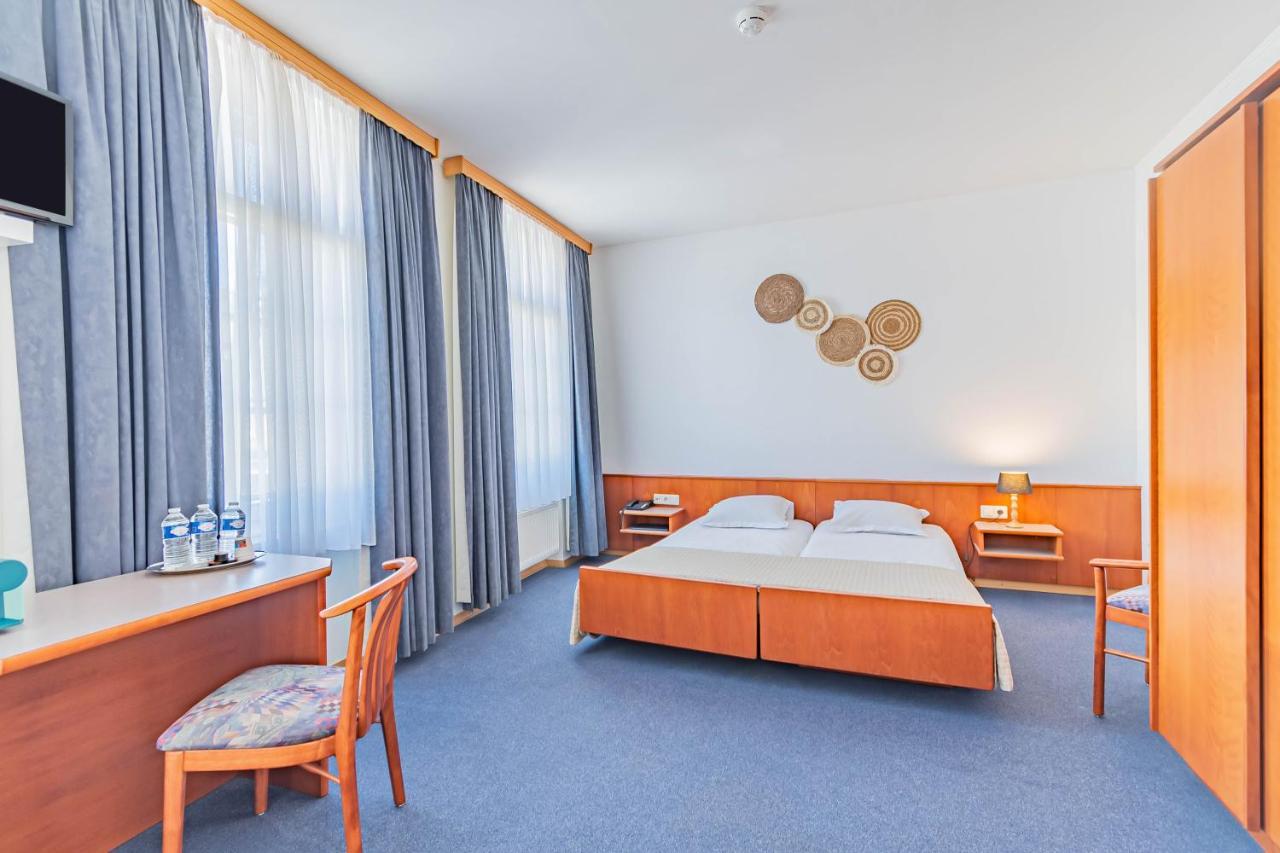 Hotel Le Petit Poete เอชเทอร์นาค ภายนอก รูปภาพ